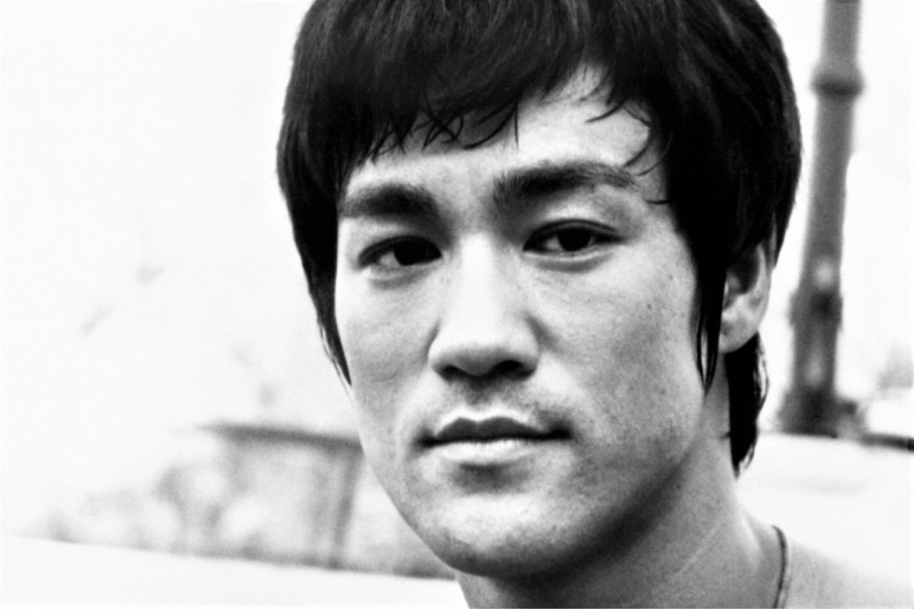Bruce Lee: un ponte tra Oriente ed Occidente. La fedeltà alle tradizioni e l’amore per il&nbsp;rinnovamento.